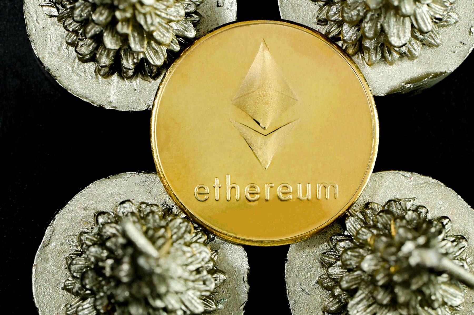 Crypto vs Stablecoins: What New Users Need to Understand Before Holding USDT or USDC
