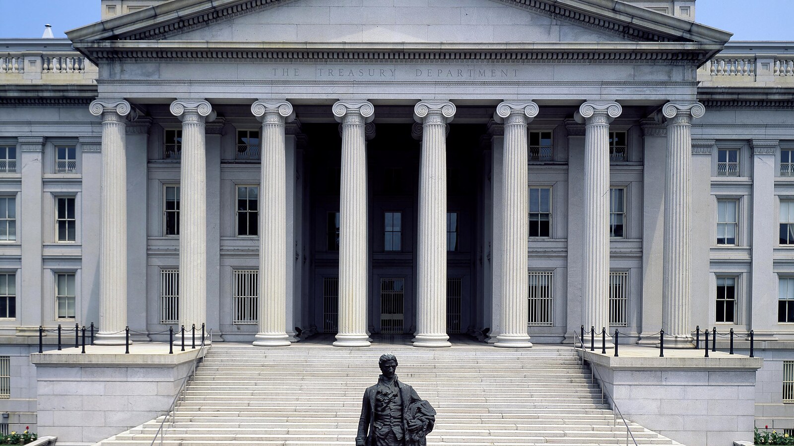 Alexander Hamilton statue in front of the U.S. Treasury Building, Washington, D.C.